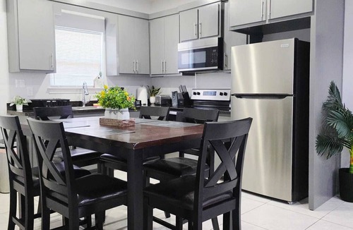 Weslaco Apartment | Apartment with 3 bedrooms 40 minutes from South Padre