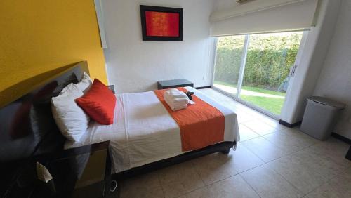 Queretaro Hotel | Apartment with Pool, Gym & A/C Suite