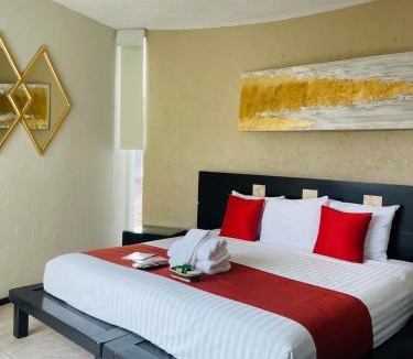 Queretaro Hotel | Apartment with Pool, Gym & A/C Suite