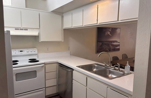 Historic Tennis Club Apartment | Apt E - furnished huge 2bed/2bath upstairs with the mountains and downtown views