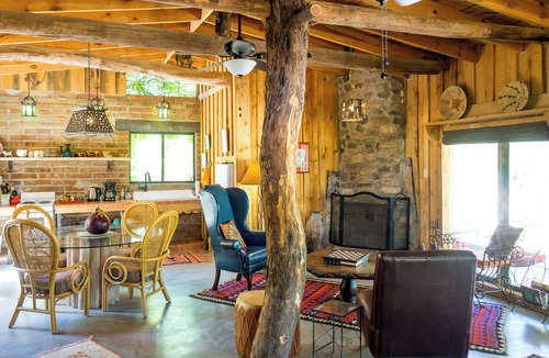 Mammoth Cabin | Aravaipa Treehouse | Farm Stay AZ