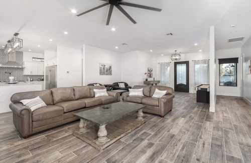 Tierra Feliz House | Arcadia/Biltmore 2023 Build - Heated Pool - 4 bedroom 4.5 bath - PRIME LOCATION
