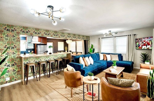 Camelback East House | Arcadia Retreat + Resort Yard + Hot Tub + Detached Casita