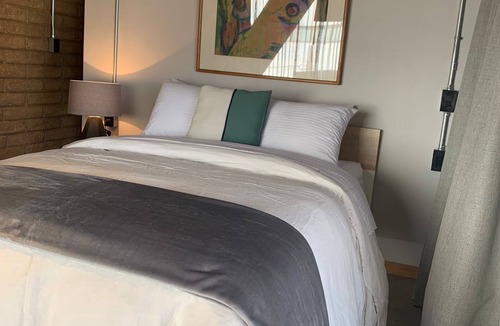 Americana Hotel | Argentine Room 323