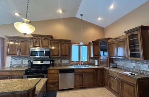 Onalaska House | Aspen Valley Retreat Spacious Family Home Sleeps 12