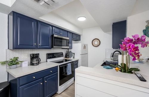 Paradise Valley Village Condo | Awesome 1st Floor Condo - Amazeballs Paradise Valley Village Neighborhood !