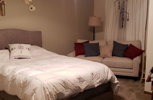 Foothills House | Awesome winter get away.move-in ready. Ample parking, Quiet.