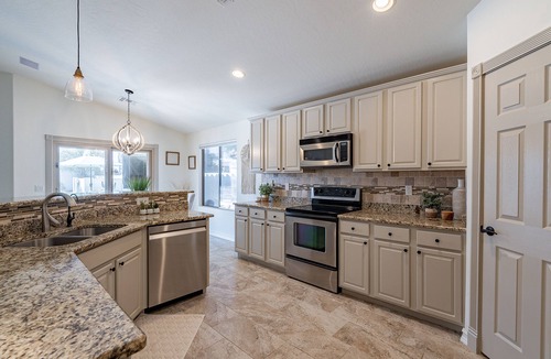 Circle Cross Ranch House | Backyard Paradise in the Valley! Pool/Jacuzzi!