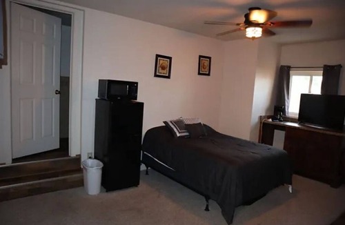 Yuma Townsite House | Bailey House BUNGALOW at Martinez Lake Resort!
