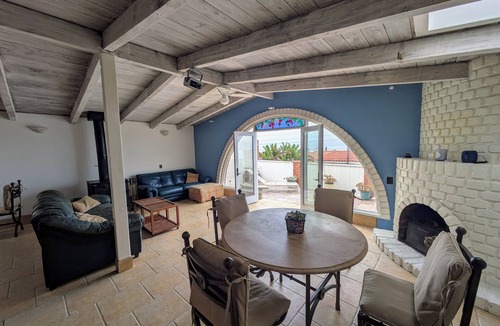 La Joya House | Baja Malibu Beach house - epic surf, pet and family friendly