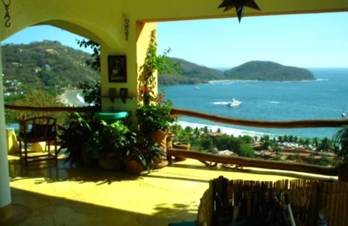 Zihuatanejo Condo | Barefoot elegance. Drop dead views. Huge terrace. Casa que Ve al Mar.
