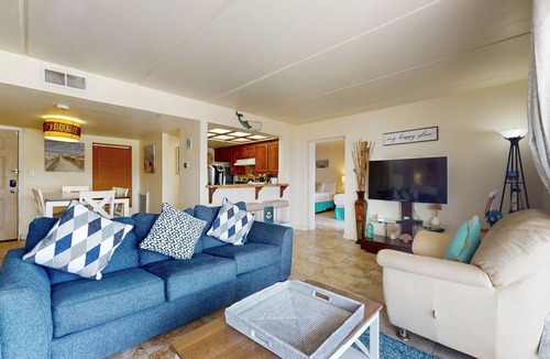 South Padre Island Condo | Bayfront condo close to beach with water views & pool access
