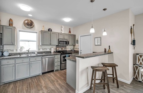 Port Isabel House | Bayview Casita- Balcony & views! Community Pool, hot tub, park. Dining & beach.
