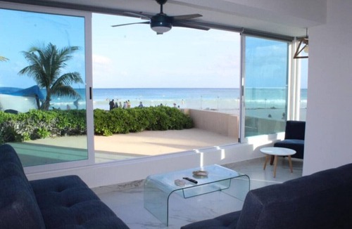 Punta Cancun Apartment | Beach Front Renewed Apartment