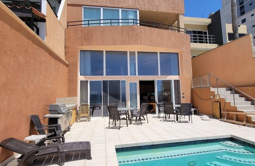 Triangulo de Oro Condo | Beach Front with Pool, Piano, Pool Table, Bar and Beach Access