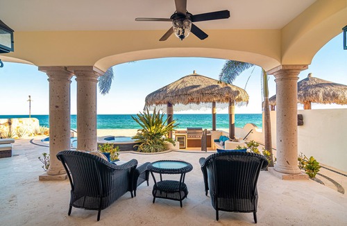 Buzzards House | Beachfront 3BD Villa with Private Pool