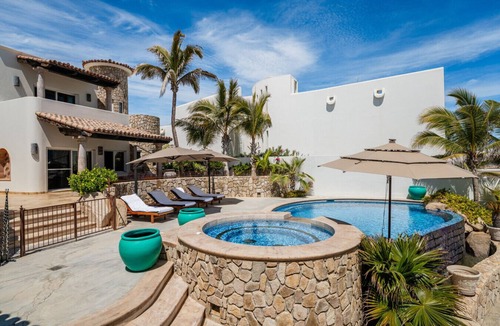 Buzzards Villa | Beachfront El Encanto 5 BR Villa