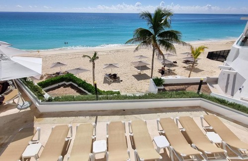 Zona Hotelera Apartment | Beachfront Studio Balcony Pool & Gym