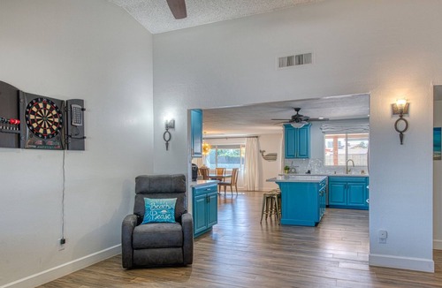 Glendale House | Beachy home, with HEATED POOL, hot tub, golf, and ADJUSTABLE King Bed!