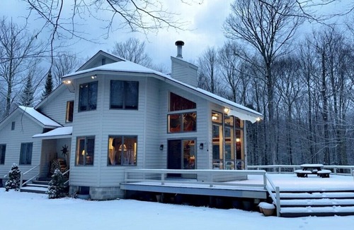 Town of Webb House | Bearfoot Camp~ Luxurious Home on 5 Private Acres Pet Friendly