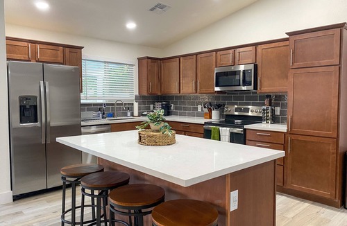 Glendale House | ❃Beat the heat in our private pool! 4BD/2BA! Arcade Games!❃