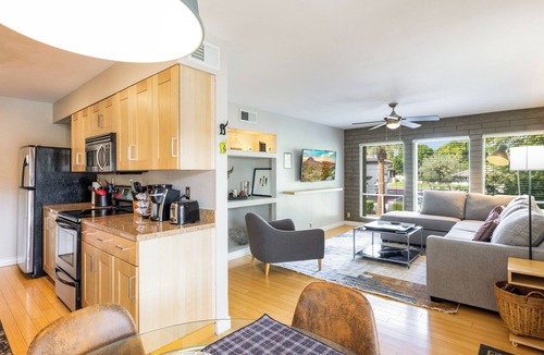 South Scottsdale Condo | Beat the heat | Old Town Walkable + AC + Pool