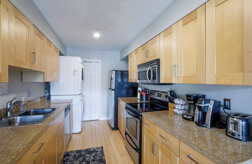 South Scottsdale Condo | Beat the heat | Old Town Walkable + AC + Pool