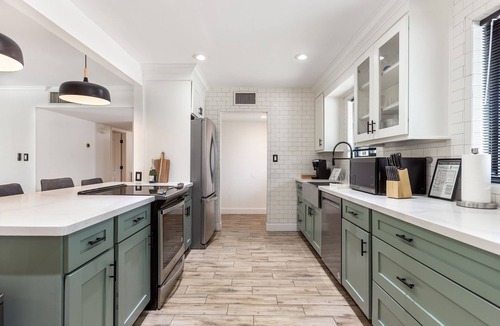 Cox Heights House | Beat the Heat: Pool, Games, BBQ, No Clean Fee
