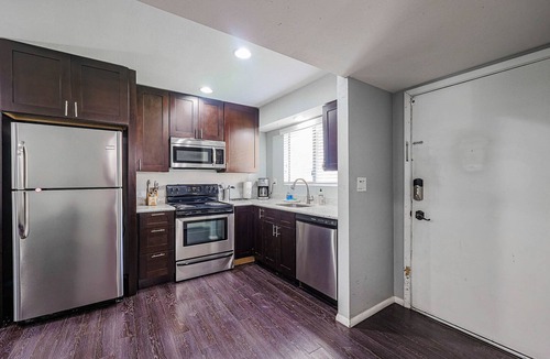 South Scottsdale Apartment | Beautiful 1BR Condo with Pool for Relaxing Stays Next to Mall & Bars