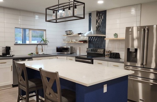 Park View Estates House | Beautiful 2-bedroom house with AC in welcoming Glendale