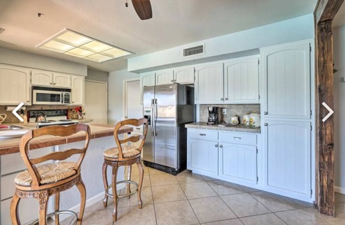 Glendale House | Beautiful 4 bedroom 2 bathroom with pool and pool table for your entertainment
