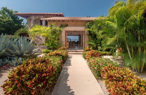 Troncones House | Beautiful Beach front home with 3 bedrooms and 3 1/2 bathrooms.