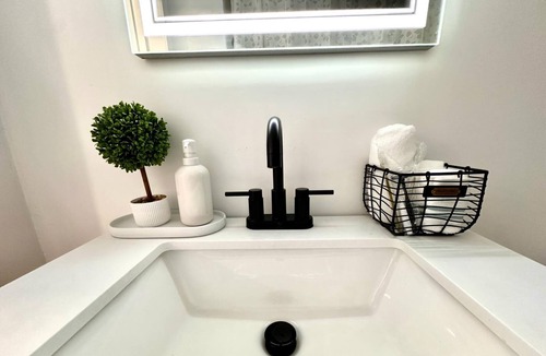 South Mountain House | Beautiful, Comfortable, Safe and Quiet place, Only 11 Min from the airport