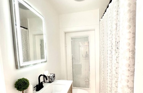 South Mountain House | Beautiful, Comfortable, Safe and Quiet place, Only 11 Min from the airport