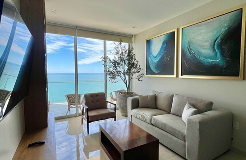 Zona Dorada Apartment | Beautiful condo in Camino al mar, right on the beach for 6 persons