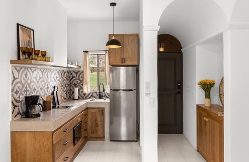 Zona Hotelera Condo | Beautiful designer condo across from beach, shops and restaurants!
