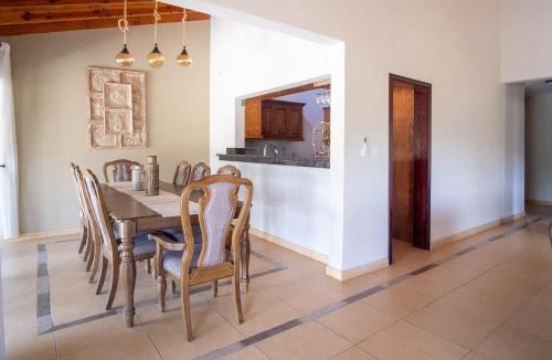 San Antonio de las Minas House | Beautiful Home at Valle de Gpe with Jacuzzi AC & Wifi