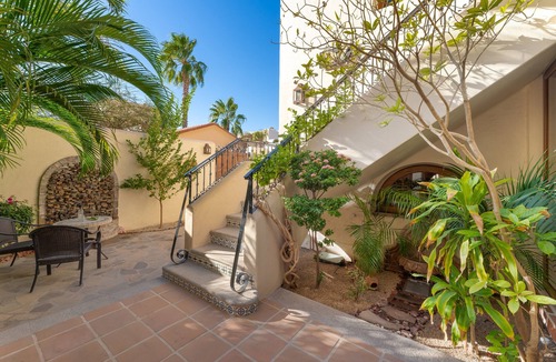 Nopolo House | Beautiful home in Founder - A close walk to the beach and Wine cellar