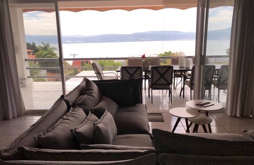 Raquet Club House | BEAUTIFUL HOUSE WITH A FULL VIEW TO THE LAKE OF CHAPALA AND MOUNTAINS
