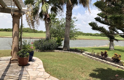 Laguna Vista House | Beautiful, modern home on golf course near South Padre Island