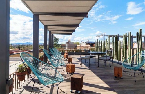 La Cruz Apartment | Beautiful suite in the Historic District WiFi Desk