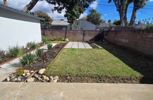 North Arroyo House | Beautiful, new 1 bdr/1ba in charming Altadena. Walk or jog to the Rose Bowl.