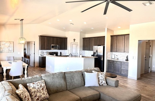 Lake Havasu City House | Beautiful Newer Home with Pool Near Windsor Beach, Garage space with pool table