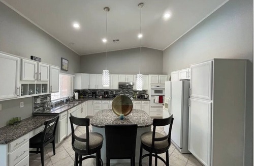 Arrowhead Lakes House | Beautiful Newly Renovated 5-Bedroom Home with Pool