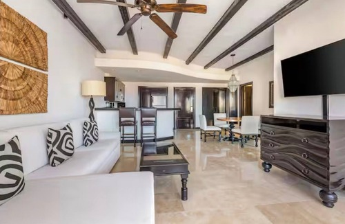 San Jose del Cabo Condo | Beautiful Ocean View 1-bedroom condo with balcony in San José del Cabo