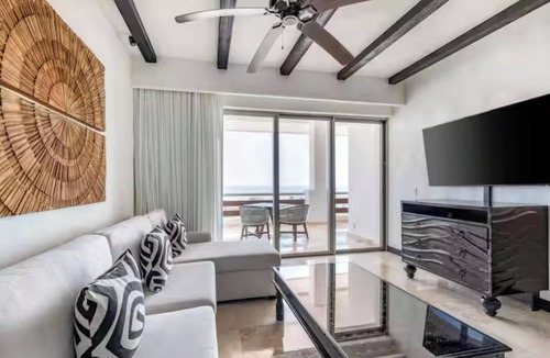 San Jose del Cabo Condo | Beautiful Ocean View 1-bedroom condo with balcony in San José del Cabo