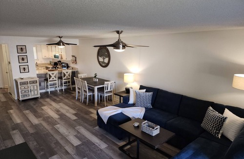 Las Haciendas De Paradise Village Condo | Beautiful, remodeled, furnished, 2/2 condo in Phoenix/Paradise Valley AZ.