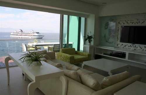 Isla Iguana Apartment | Best ICON Deal Best View Closest to the Beach