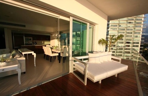 Isla Iguana Apartment | Best ICON Deal Best View Closest to the Beach