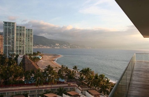 Isla Iguana Apartment | Best ICON Deal Best View Closest to the Beach